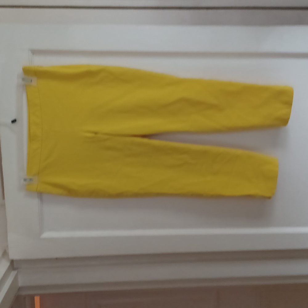 TALBOTS  Yellow Capri pants.